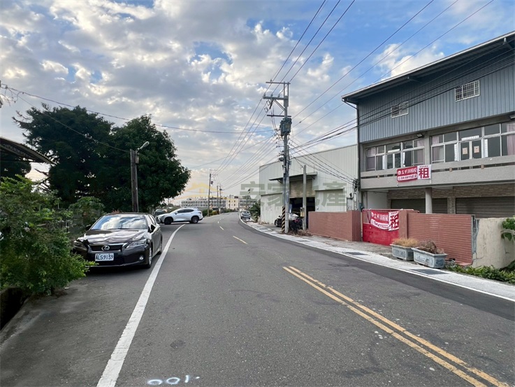 正10米大面寬店面房屋室內格局與周邊環境