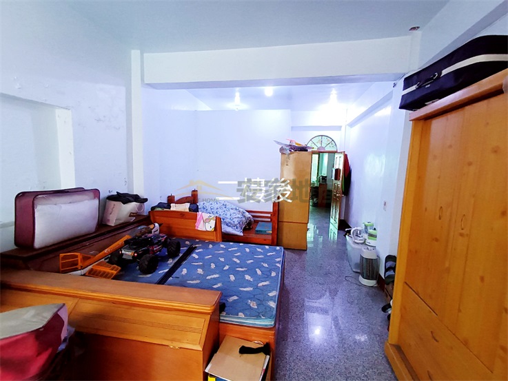 南瑤路邊間大坪數雙店面透天房屋室內格局與周邊環境