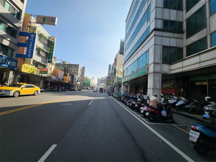 合庫旁正曉陽路美透天店住房屋室內格局與周邊環境