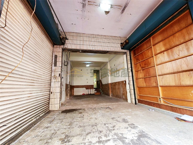 合庫旁正曉陽路美透天店住房屋室內格局與周邊環境