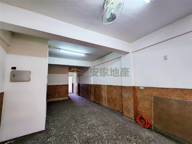 合庫旁正曉陽路美透天店住房屋室內格局與周邊環境