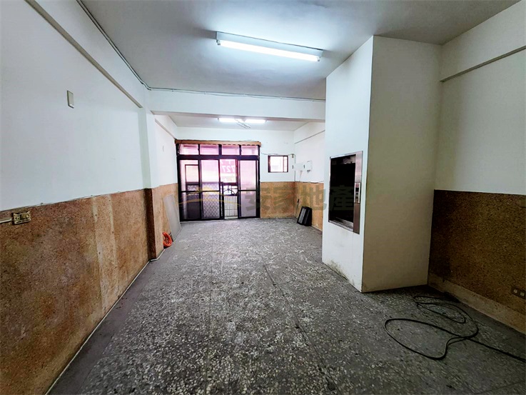 合庫旁正曉陽路美透天店住房屋室內格局與周邊環境