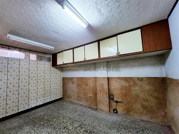 合庫旁正曉陽路美透天店住房屋室內格局與周邊環境