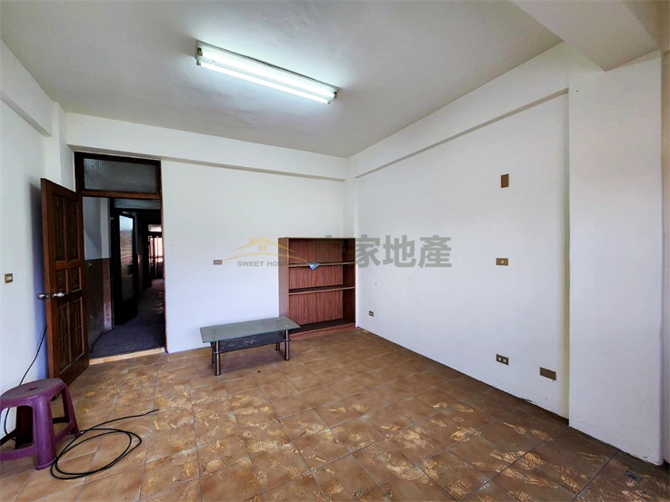 合庫旁正曉陽路美透天店住房屋室內格局與周邊環境