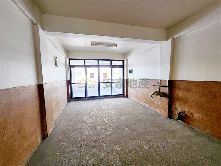 合庫旁正曉陽路美透天店住房屋室內格局與周邊環境