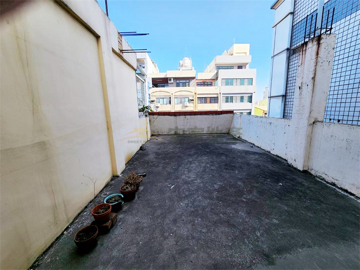 合庫旁正曉陽路美透天店住房屋室內格局與周邊環境