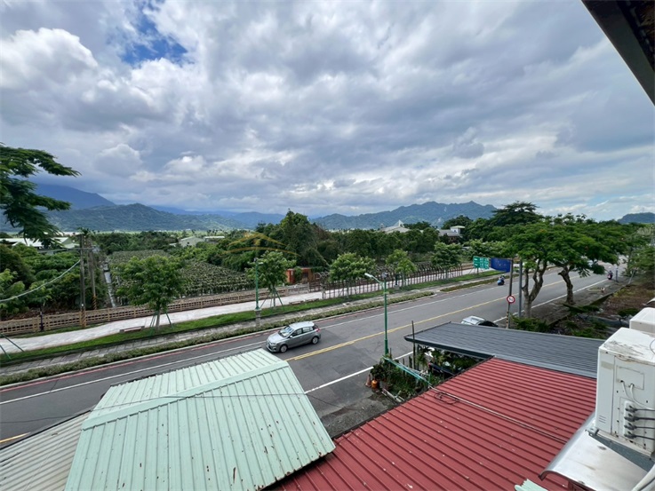 集集火車站邊間車庫透天房屋室內格局與周邊環境