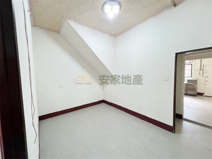 花壇中正路一彎透天房屋室內格局與周邊環境