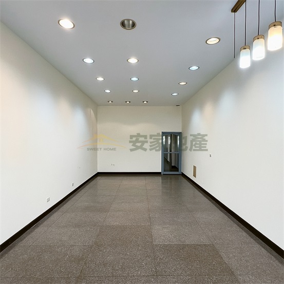 秀水民意街輕屋齡臨路透天房屋室內格局與周邊環境