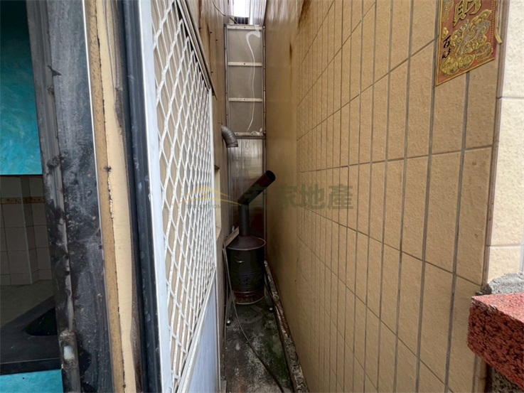 秀水民意街輕屋齡臨路透天房屋室內格局與周邊環境