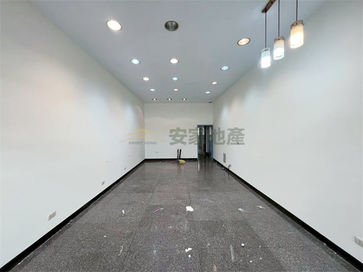 秀水民意街輕屋齡臨路透天房屋室內格局與周邊環境