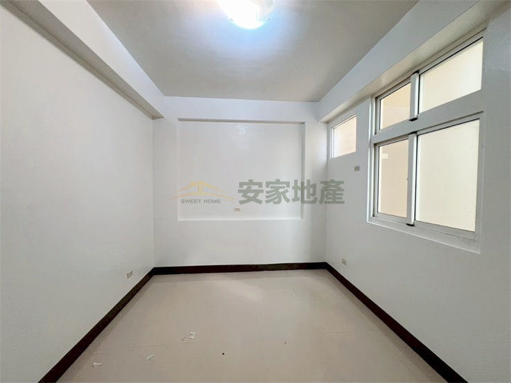 秀水民意街輕屋齡臨路透天房屋室內格局與周邊環境