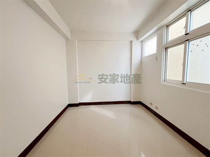 秀水民意街輕屋齡臨路透天房屋室內格局與周邊環境