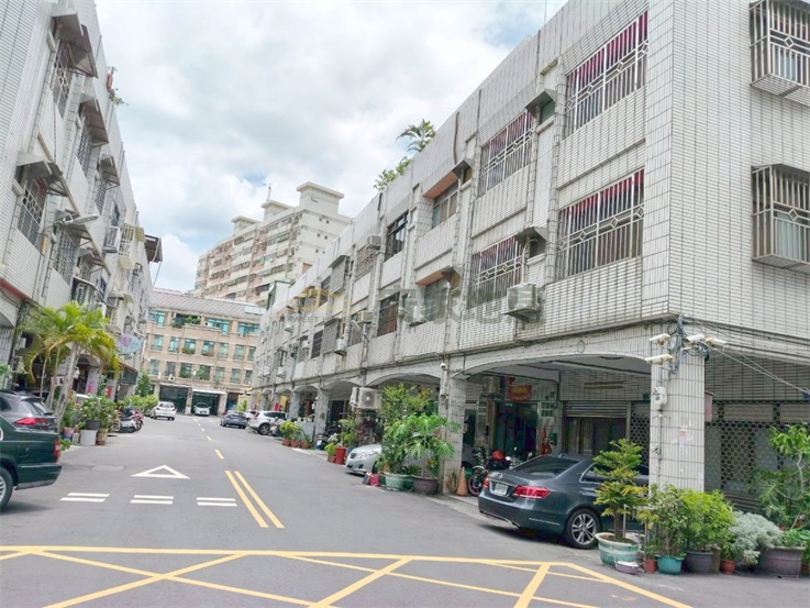 天祥路雙併大地坪邊間美透天房屋室內格局與周邊環境