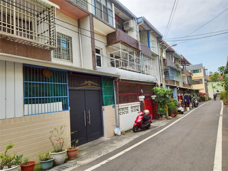 近文德宮活巷大面寬美透天房屋室內格局與周邊環境