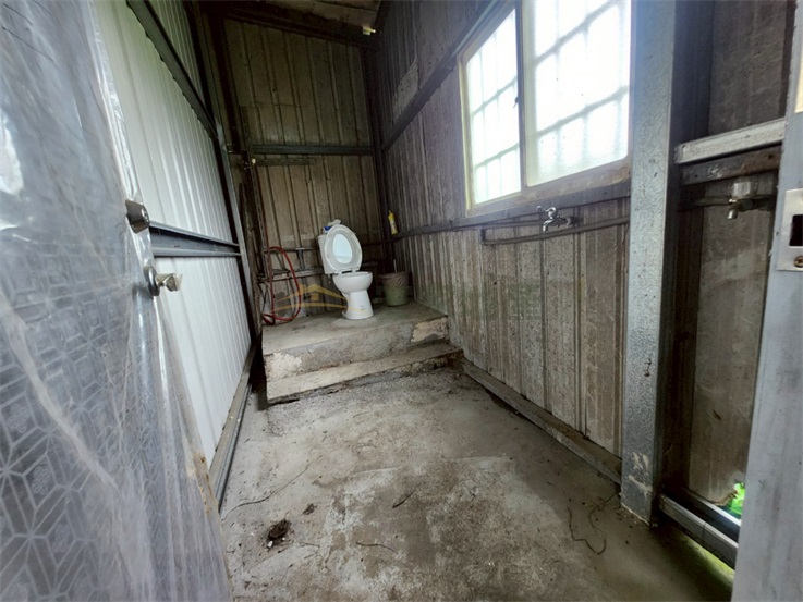 國道一號中清交流道旁都內特登廠房屋室內格局與周邊環境