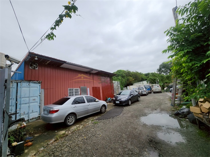 國道一號中清交流道旁都內特登廠房屋室內格局與周邊環境