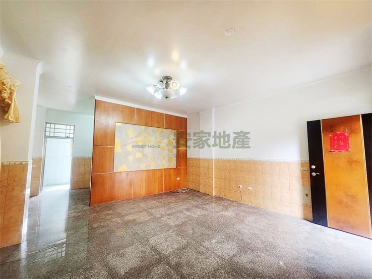 秀水育民國小旁車庫別墅房屋室內格局與周邊環境