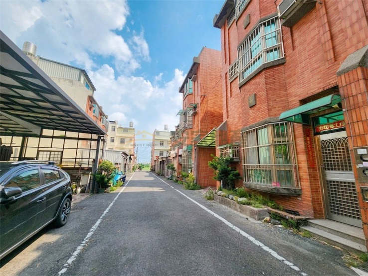 秀水育民國小旁車庫別墅房屋室內格局與周邊環境