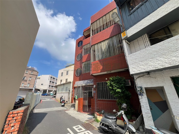 彰化後火車站大面寬美墅房屋室內格局與周邊環境