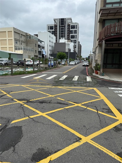 台中高鐵商圈住二建地房屋室內格局與周邊環境