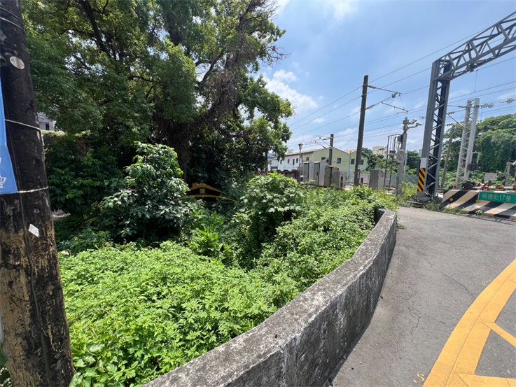 花壇明德街三面路住宅用地房屋室內格局與周邊環境