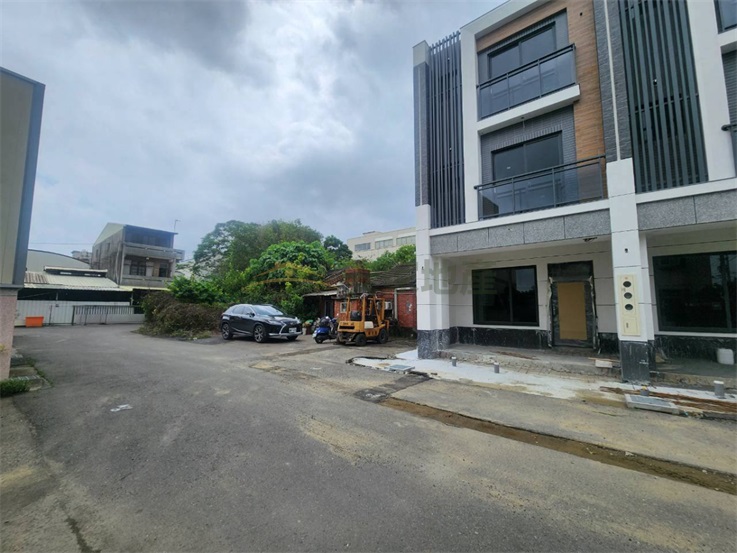 近王三面臨路甲建有平房房屋室內格局與周邊環境