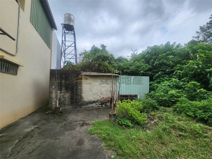 近王三面臨路甲建有平房房屋室內格局與周邊環境