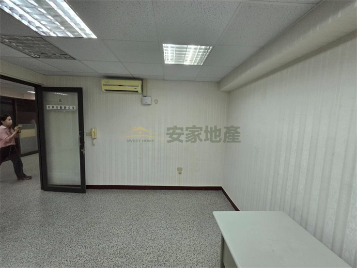 金融特區皇普國際商業大樓房屋室內格局與周邊環境