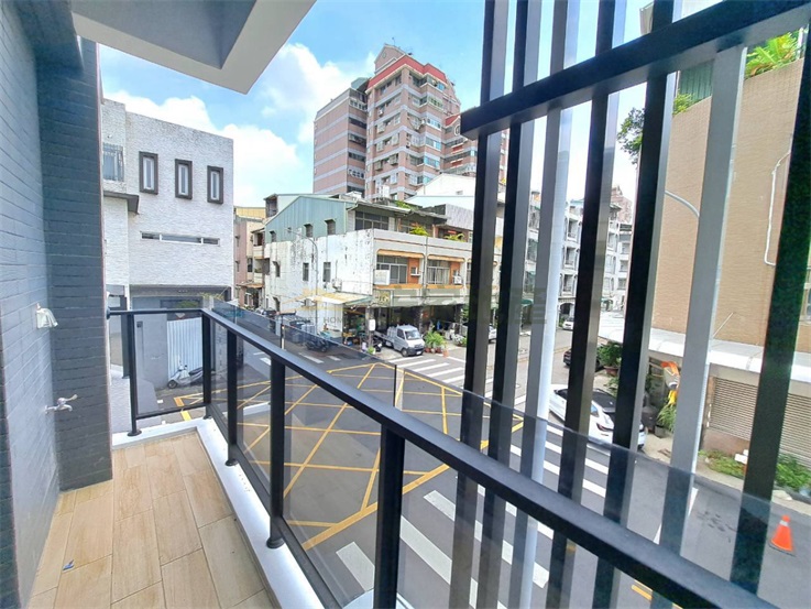 禾楓電梯邊間店住房屋室內格局與周邊環境